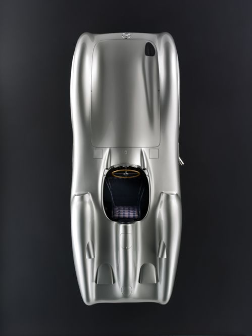 Citroen Karin concept 1980 les commandes sont circulaires autour du volant pas rond