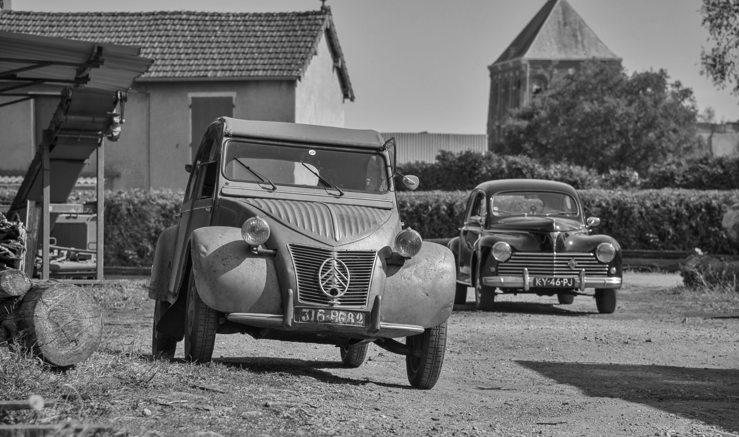 François Vanaret, Greta L'artiste associe la Mercedes-Benz à l'actrice Greta Lovisa Gustafson, dit Greta Garbo, Garbo voulant dire en espagnol "la classe, l'élégance", nom de scène donné par Mauritz Stiller. Greta, né en 1905 à Stockholm en Suède tourna dans de nombreux films notables dont La Chair et le Diable, La Reine Christine, etc. La grâce et l'élégance de cette actrice répondent à celles de la Mercedes.