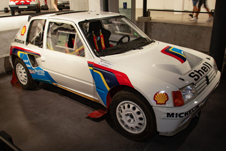 Exposition de la Peugeot 205 T16