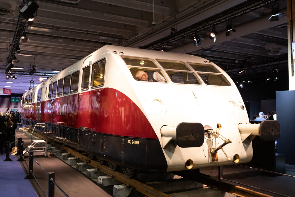 Autorail Bugatti exposé à Rétromobile 2026