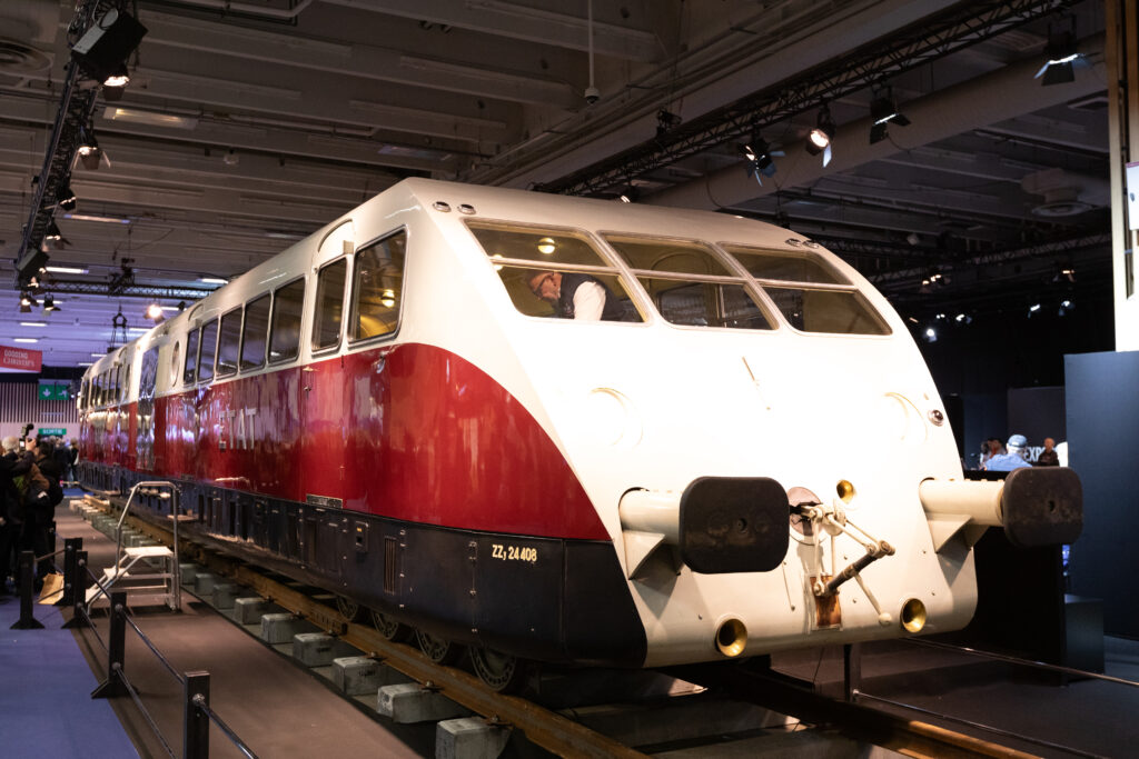 Autorail Bugatti exposé à Rétromobile 2026