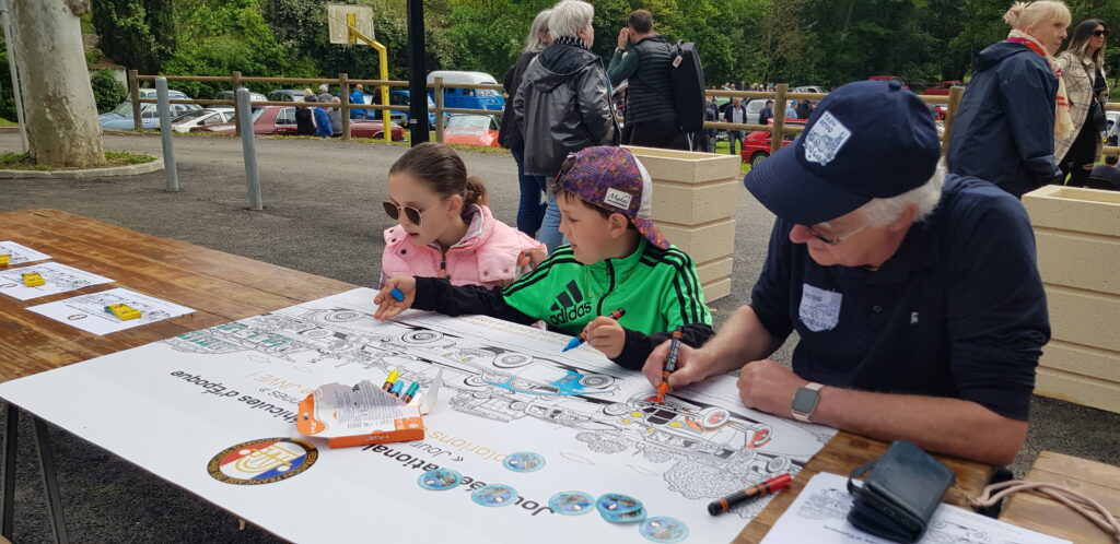 Activité ludique pendant la JNVE 2025 avec enfants et grands-parents