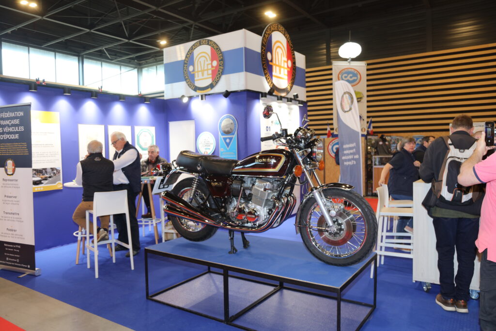 Honda CB750 sur le stand de la FFVE