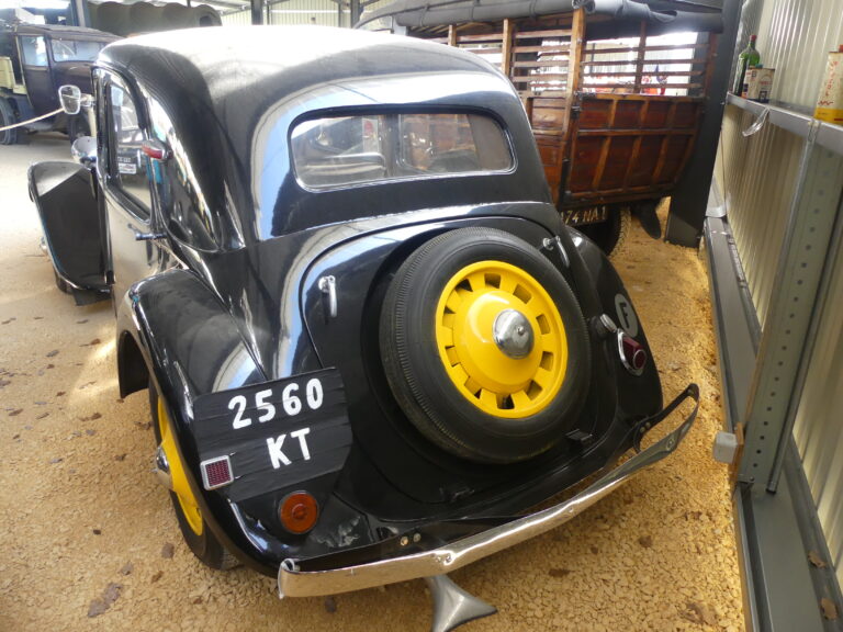Arrière de la Citroën Traction 7C de 1939 du Musée de Salviac