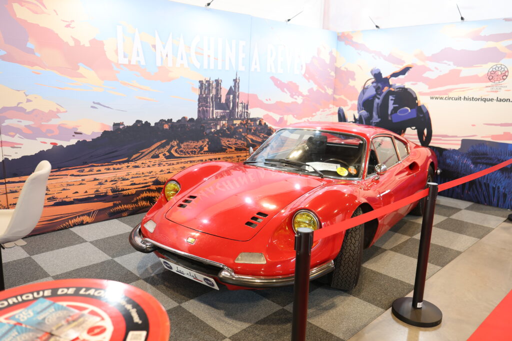 Dino 246GT sur le stand Montée Historique de Laon