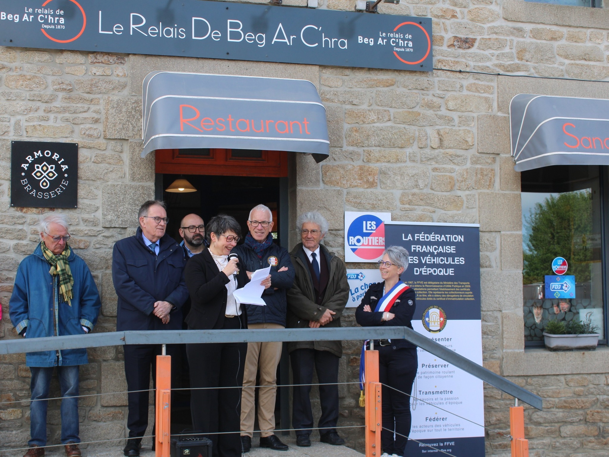 La plaque LHA du relais routier de Beg Ar C’hra inaugurée en grande pompe