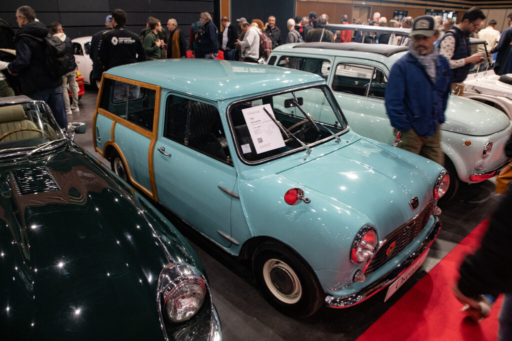 Exposition d'une Mini Clubman à Epoqu’Auto 2025