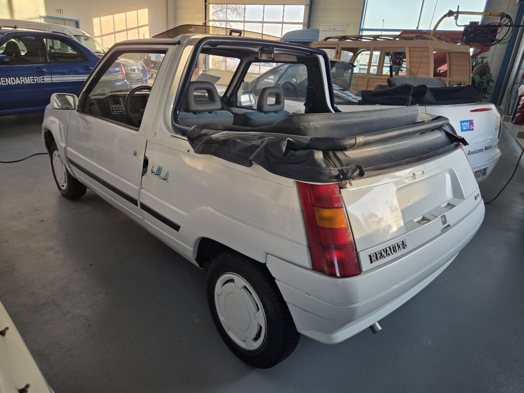 Exposition de Renault super5 Belle Ile