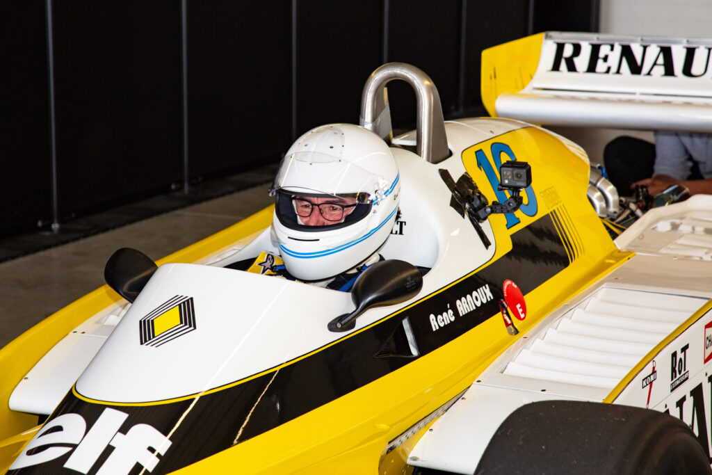 René Arnoux au volant de son véhicule