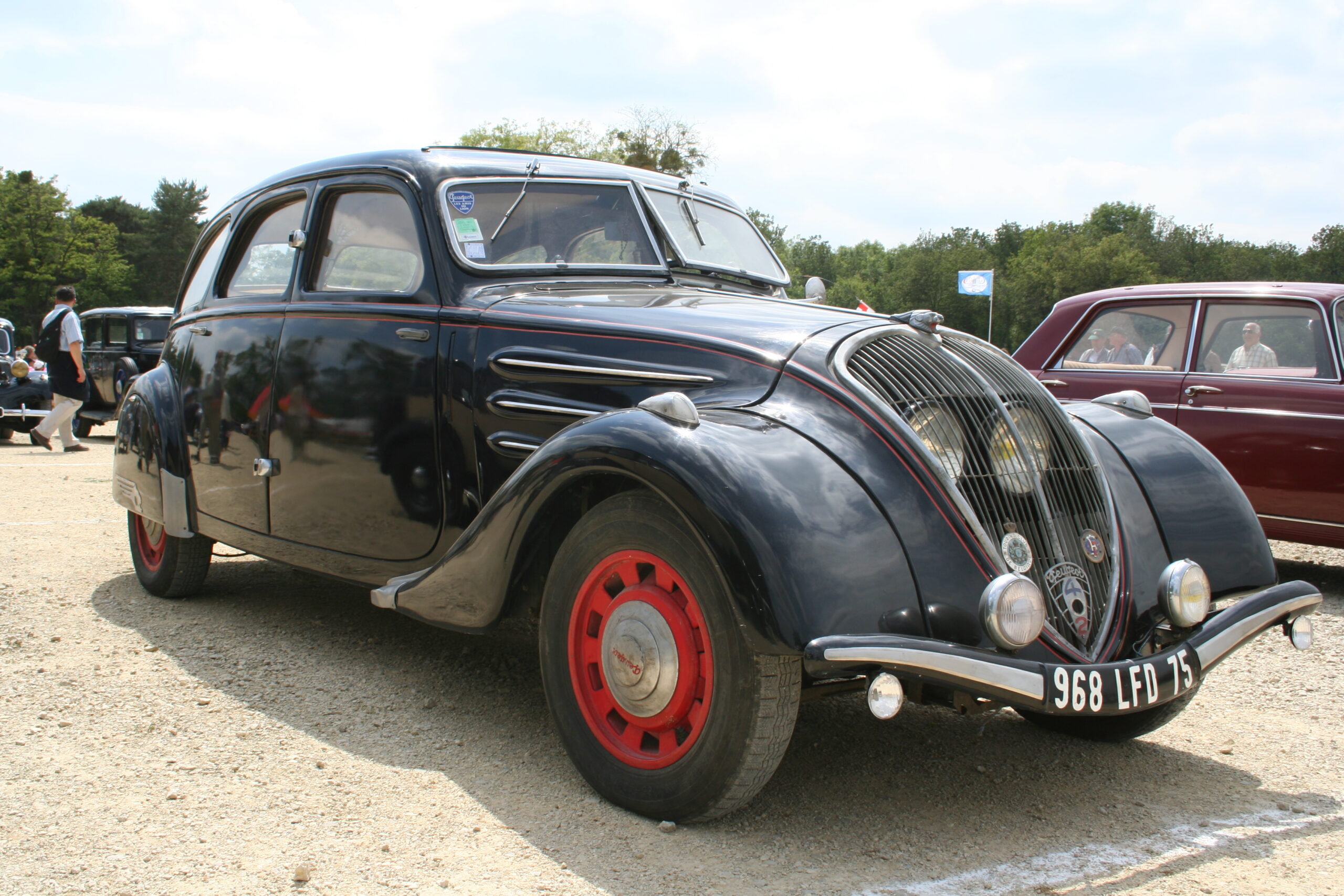 Exposition de Peugeot 402