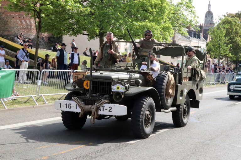 Reconstitution militaire lors du célèbre « bidon de 2 & 5L du Mans »