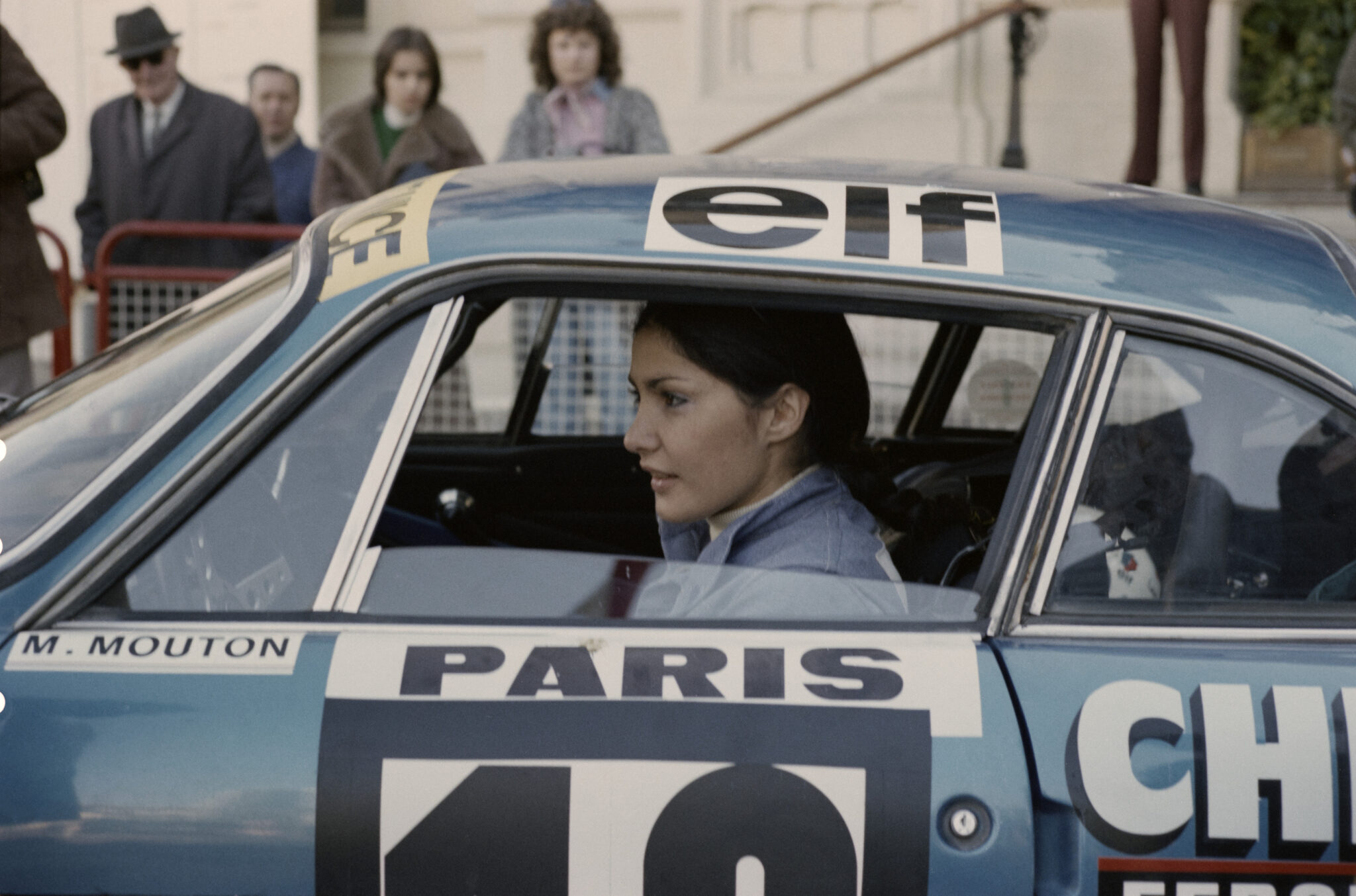 Michèle Mouton au volant de l'Alpine A110.