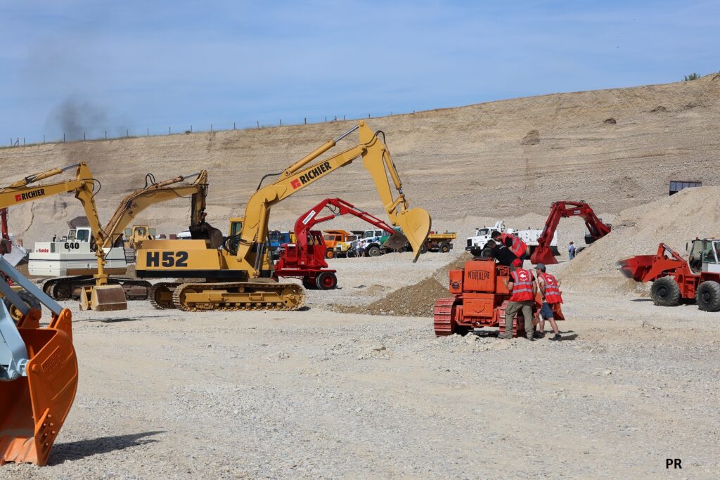 Engins de travaux publics comme Richier, Poclain, Noralpe