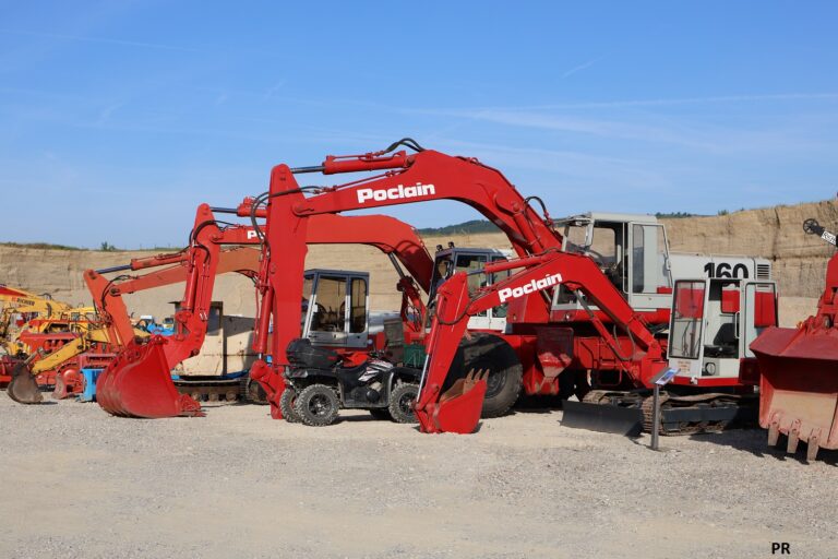Engins de travaux public Poclain