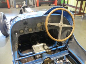 Bugatti Type 37 en pleine reconstruction