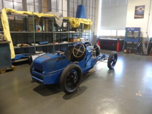 Bugatti Type 37 en pleine reconstruction