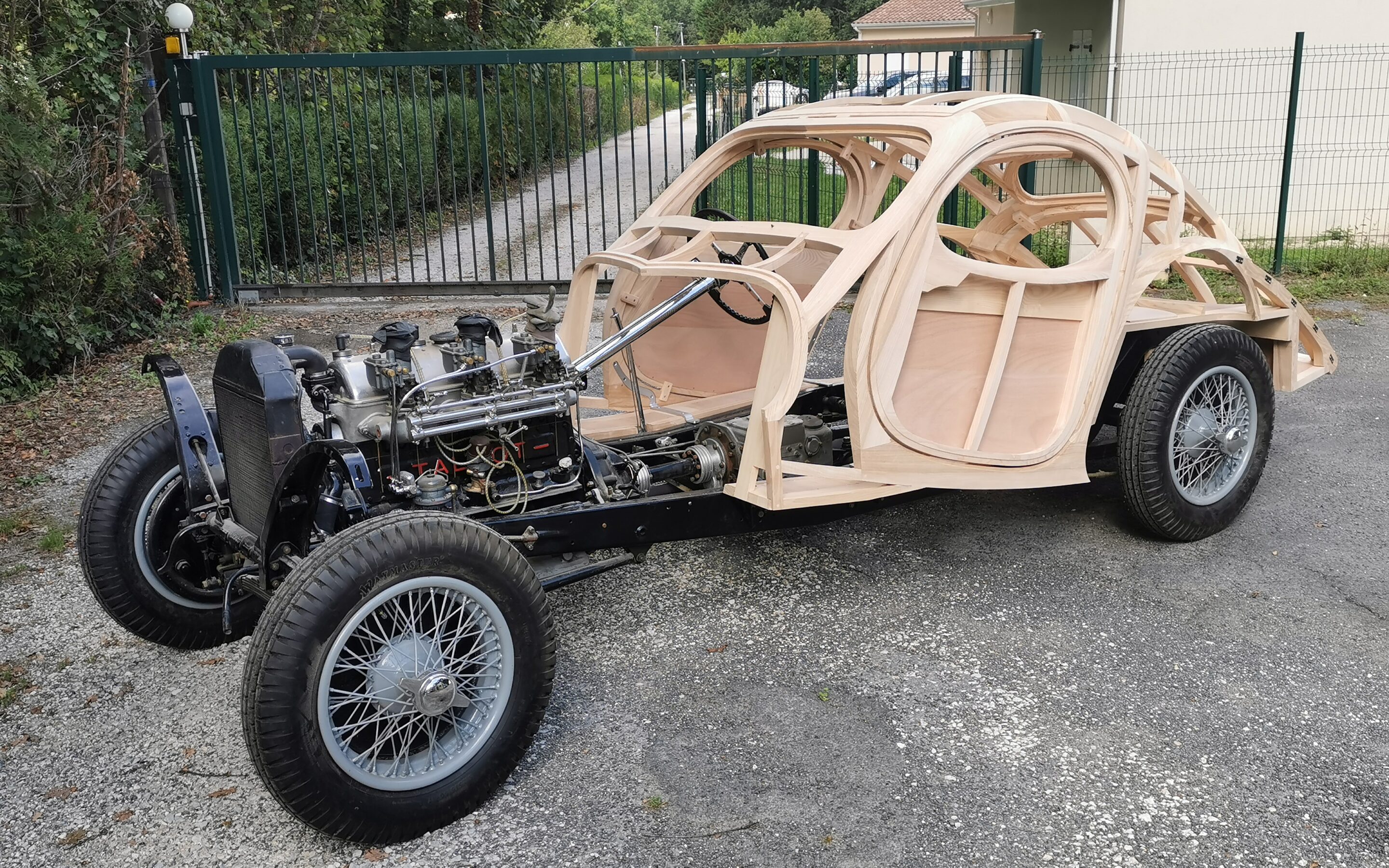 Voiture en bois