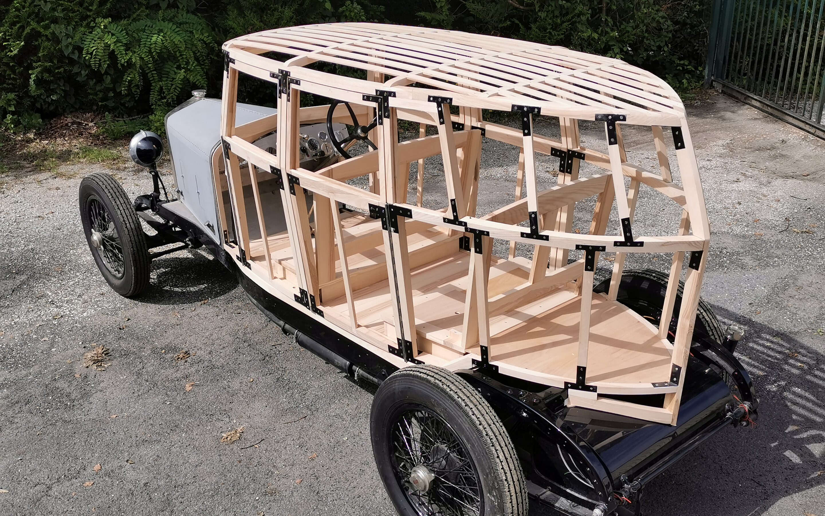 voiture en bois