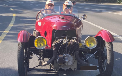 Témoignage : Julie, 27 ans, pilote d’un cyclecar Darmont de 1929