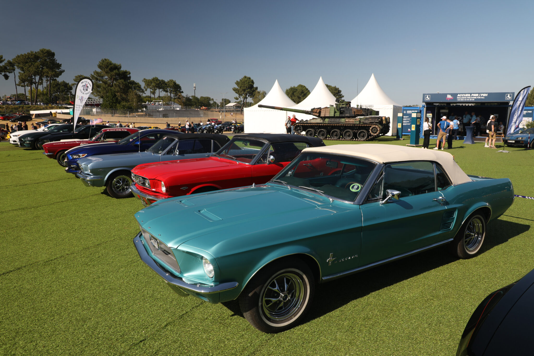 Les exemplaires présentés par le Mustang Club de France au Mans Classic 2026