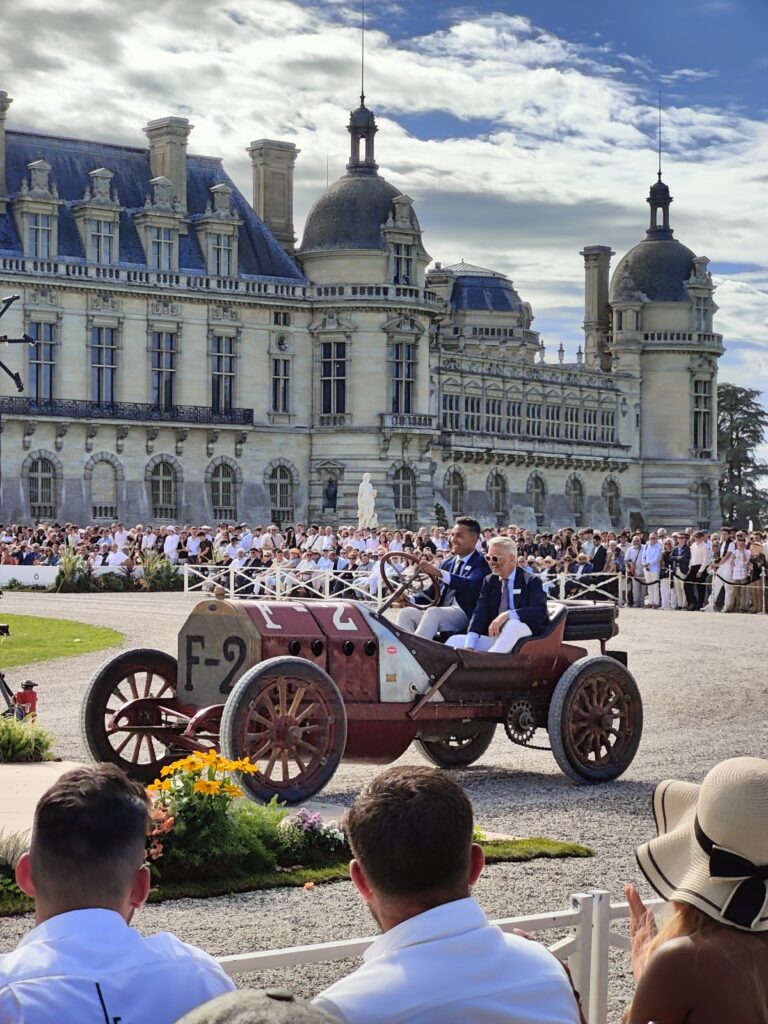 Fiat 130 HP qui parade