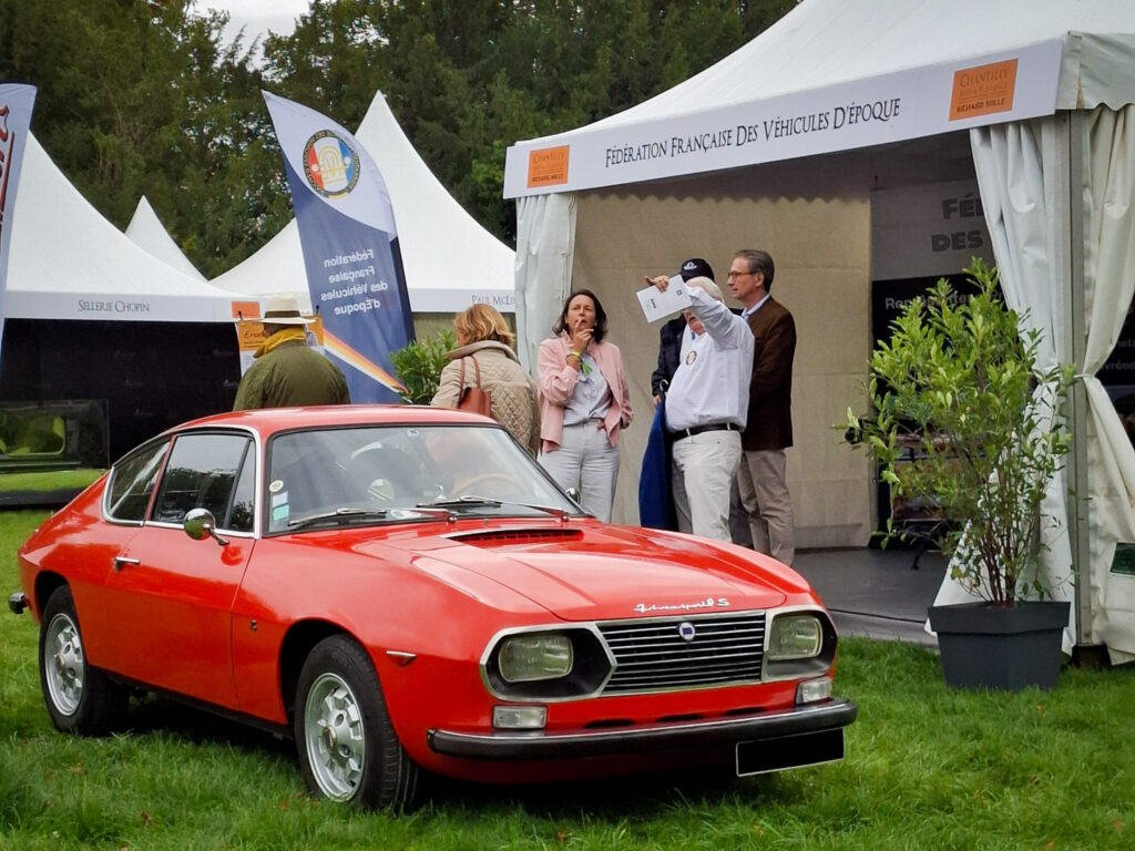Stand FFVE avec la Lancia Fulvia Sport