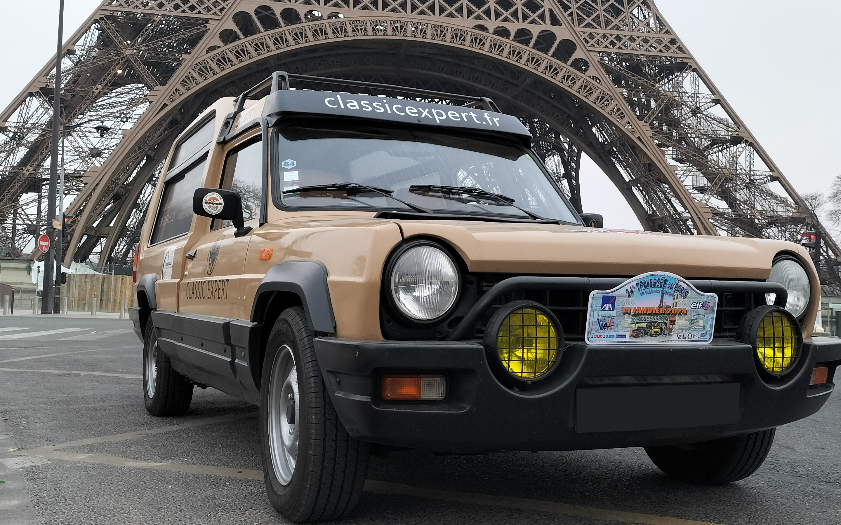 Le Matra Rancho aux couleurs de Classic Expert à la Traversée de Paris