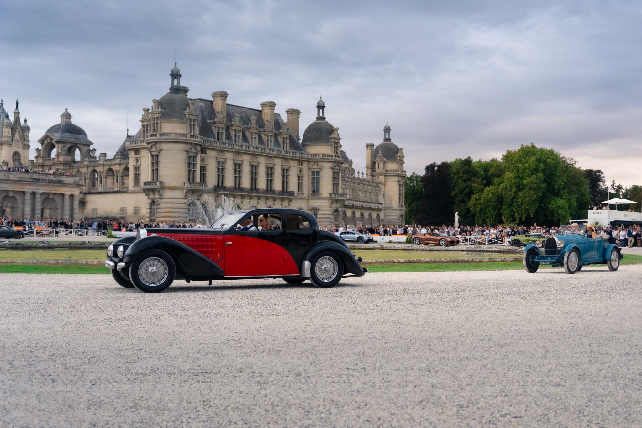 Défilé des voitures en compétition lors du concours d’état de la classe Bugatti © Germain Grippon