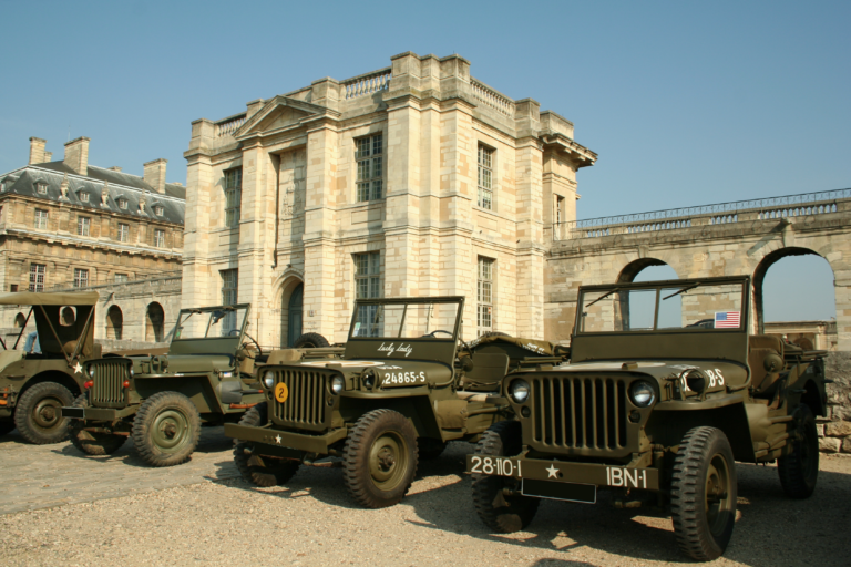 Les amateurs de véhicules militaires apprécient également ce rassemblement.