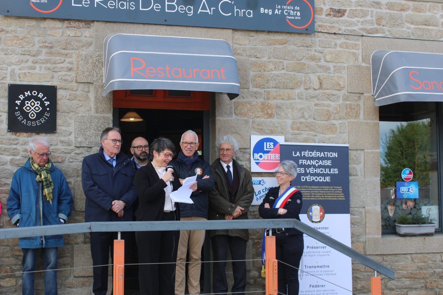 inauguration de la première plaque Lieu de l’Histoire Automobile consacrée à un Relais Routier Beg Ar C’hra