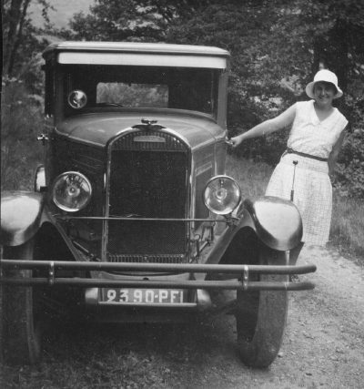 Femme sur un Chenard & Walcker